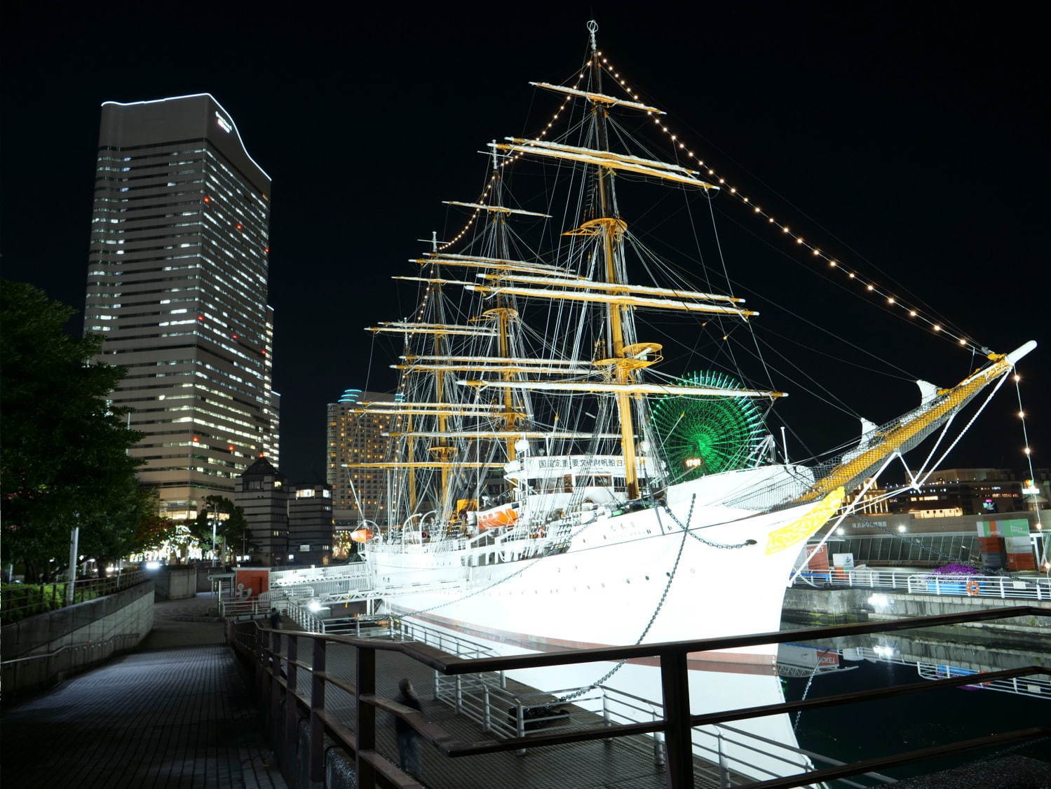 横浜・みなとみらいのイルミネーション「ヨコハマミライト 2020」横浜駅東口〜さくら通りに約50万球｜写真23