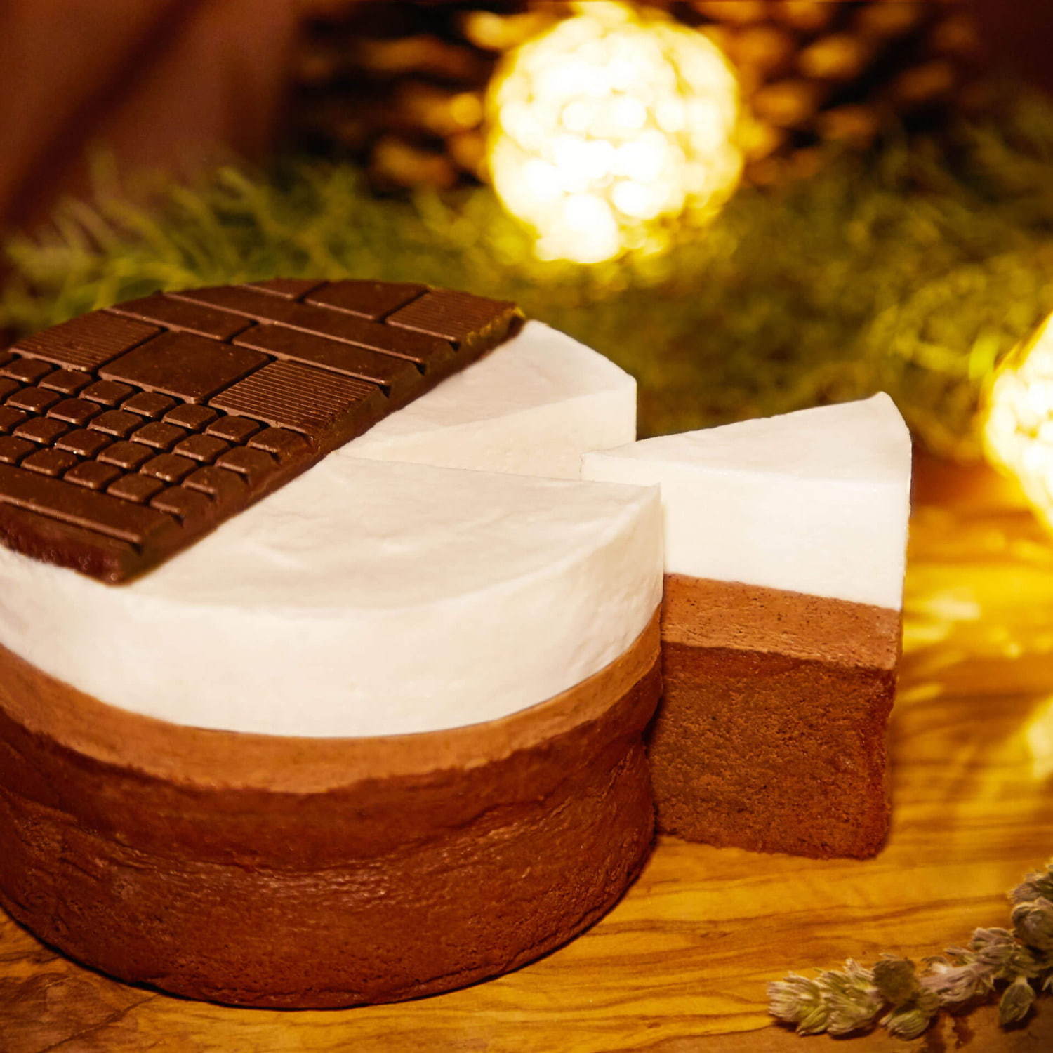 ビーントゥーバーチョコ専門店ミニマルのクリスマスケーキ、1種のカカオ豆からムースなど5層に｜写真2