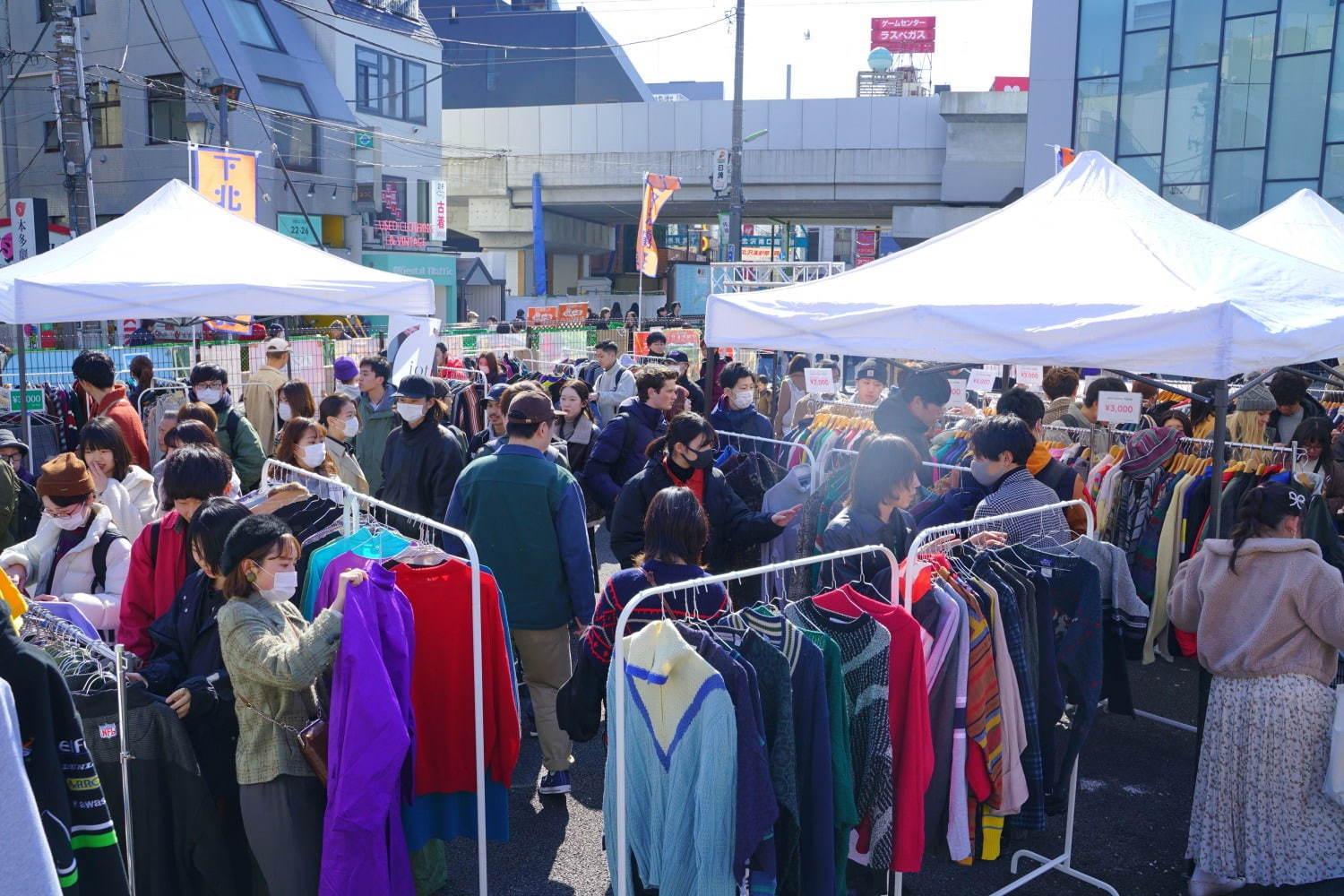 「下北沢古着マーケット」下北沢駅前に古着屋13店舗が集結｜写真9