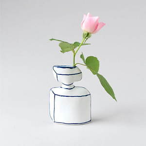 お気に入りの香水”や“子犬”モチーフの花瓶、マリアンヌ・ハルバーグ 