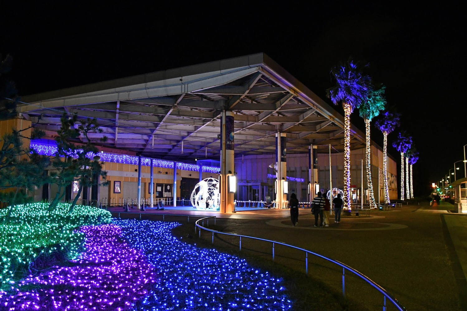 新江ノ島水族館の冬イベント「ジュエリウム」宝石の透明感・色彩・輝きを表現した展示＆演出｜写真9