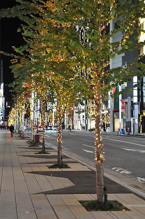 銀座のイルミネーション 中央通りや晴海通りの街路樹が光に包まれる 銀座三越に新ビュースポット誕生 ファッションプレス