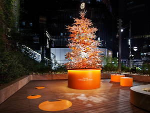 エルメス、“オレンジ”が主役のクリスマス限定イベントを銀座ソニー