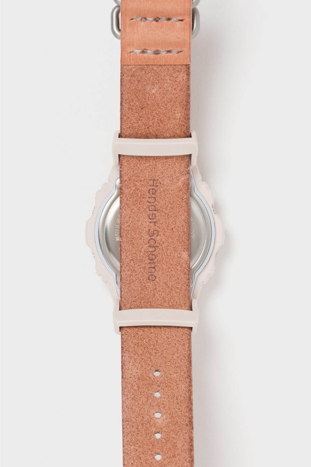 エンダースキーマ×G-SHOCKの第2弾、デジタル時計とベルトの経年変化で時を刻む腕時計 - ファッションプレス