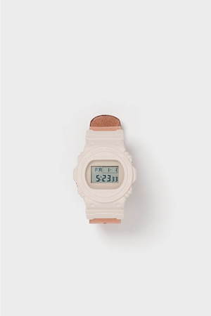 エンダースキーマ×G-SHOCKの第2弾、デジタル時計とベルトの経年変化で時を刻む腕時計 - ファッションプレス