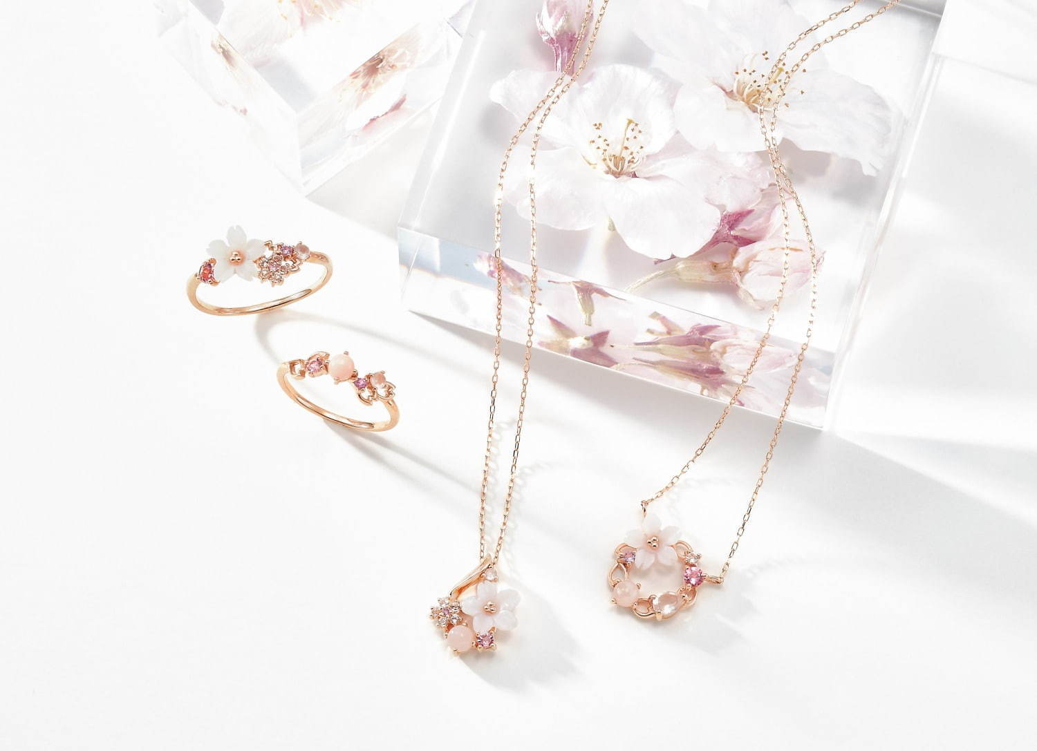 花モチーフの「春ジュエリー2021」人気ブランドの“桜やミモザ”ピアス