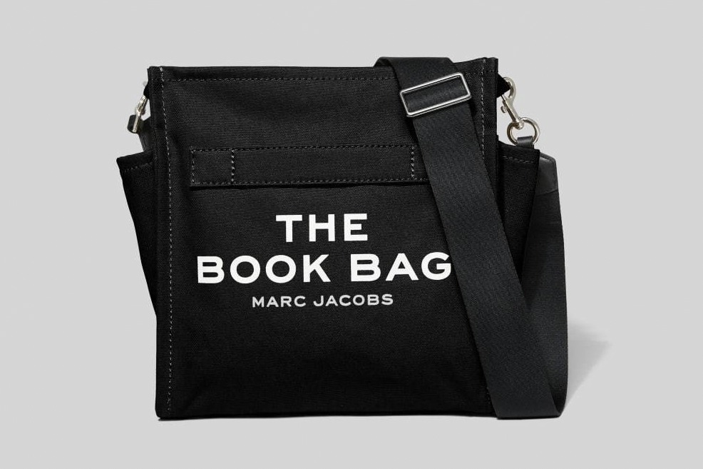 マーク ジェイコブスの新作バック ザ ブック バッグ 全4色で サイズが入る収納力 ファッションプレス