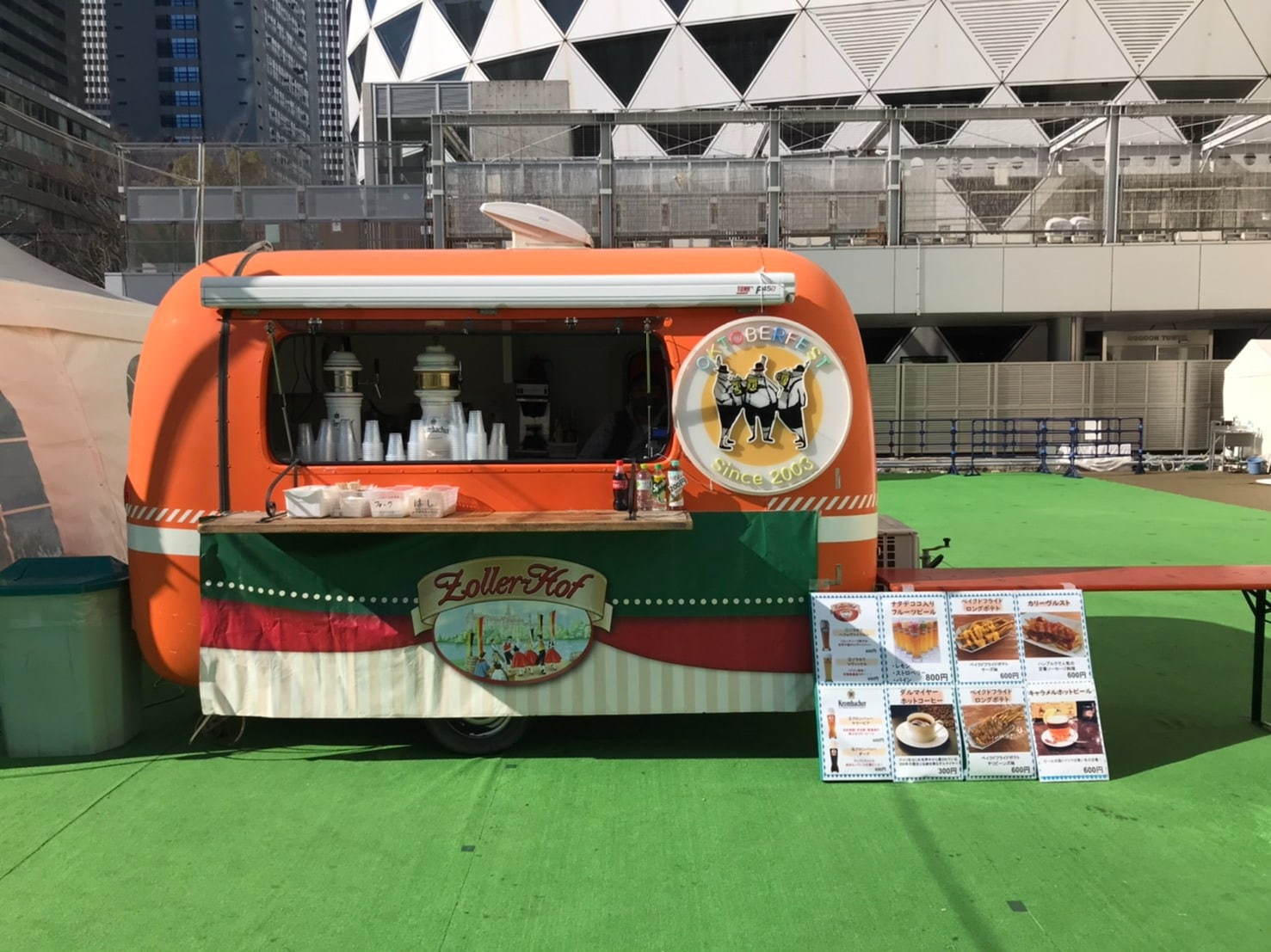 「新宿フリーマーケット」日替わりキッチンカー＆雑貨店が新宿西口に集結、ステーキ丼や手作りアクセ｜写真3