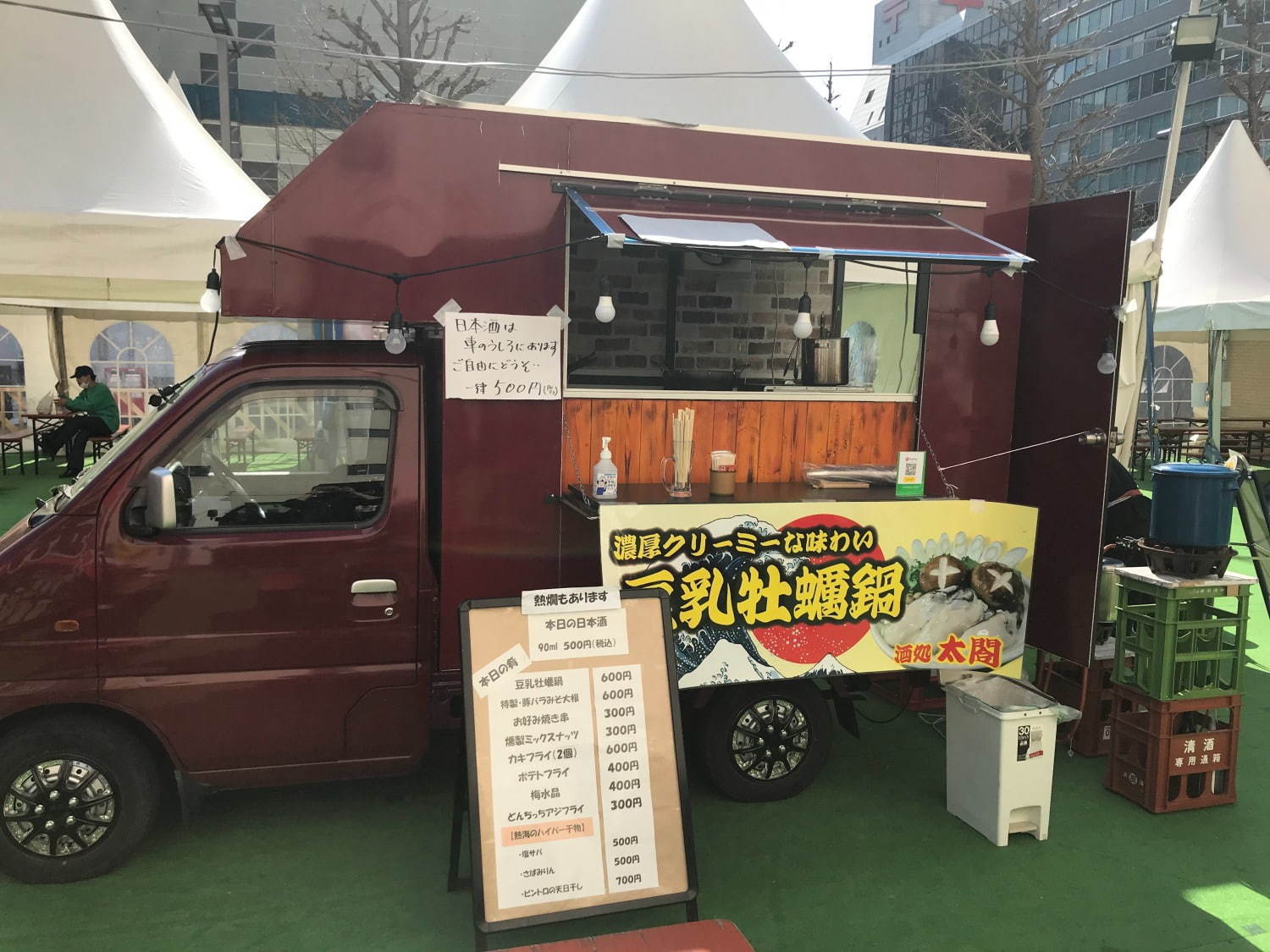 「新宿フリーマーケット」日替わりキッチンカー＆雑貨店が新宿西口に集結、ステーキ丼や手作りアクセ｜写真24