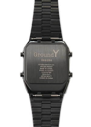 グラウンド ワイ初の腕時計、オールブラック＆シリアル刻印 - シチズンとコラボ - ファッションプレス