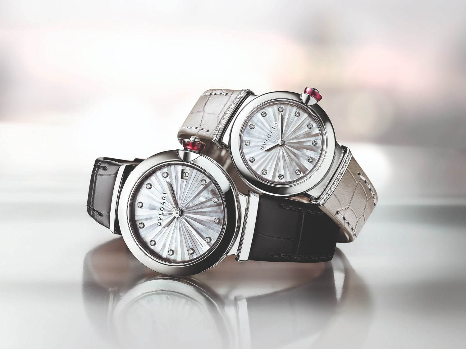 ブルガリのウィメンズ腕時計「ルチェア」新作、パールを配したダイヤル ...