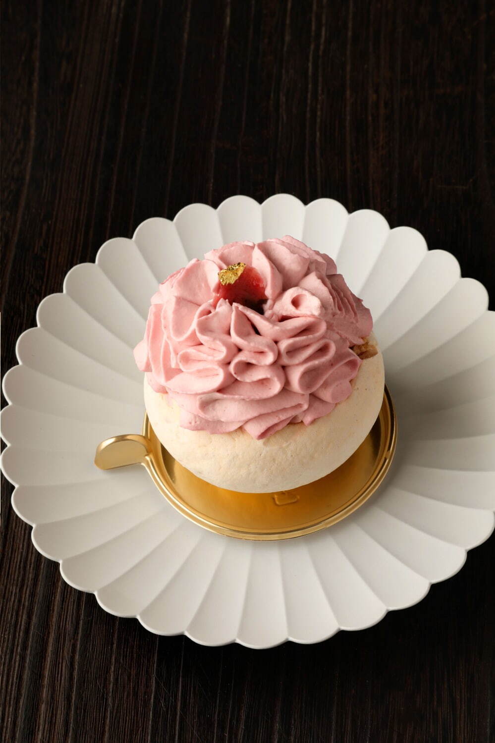 写真3 7 クリオロの桜スイーツ 花びら舞い落ちる さくら抹茶 さくら苺 ケーキ ファッションプレス