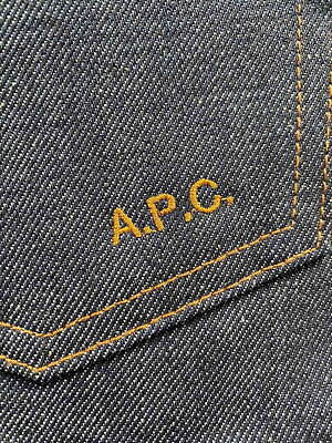 A.P.C.初「デニムの刺繍カスタマイズ」全店でスタート、人気ジーンズ