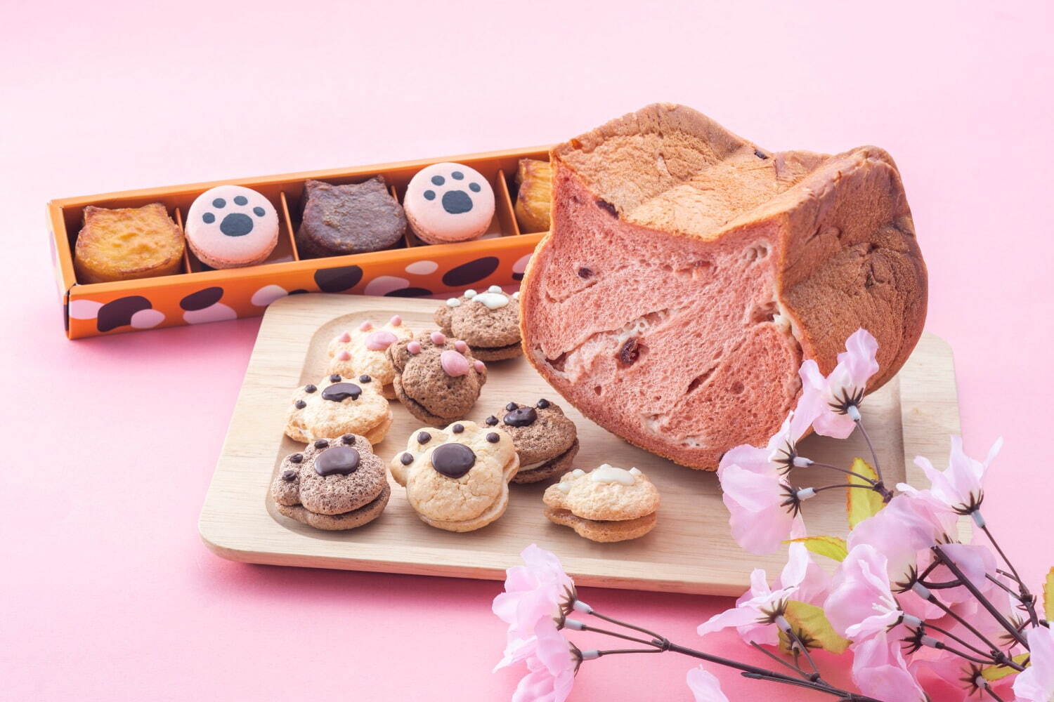 ねこ型食パン 肉球モチーフの焼菓子入り 春のいろねこセット 大阪新阪急ホテルで ファッションプレス