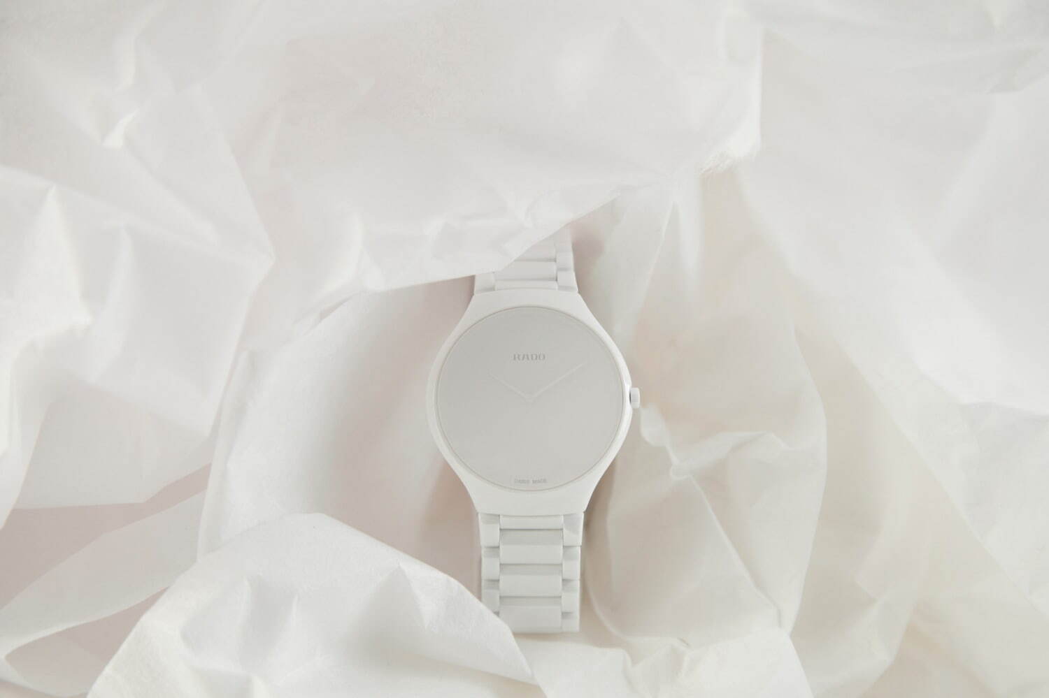 ラドー“真っ白”な新作腕時計、パーツや文字をワントーンに統一した究極 ...