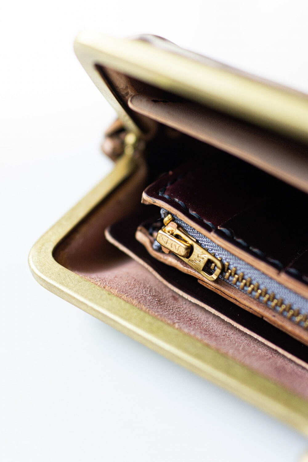 N25のがま口財布、最高品質の革×デットストックのファスナーで作る唯一無二の革小物｜写真3