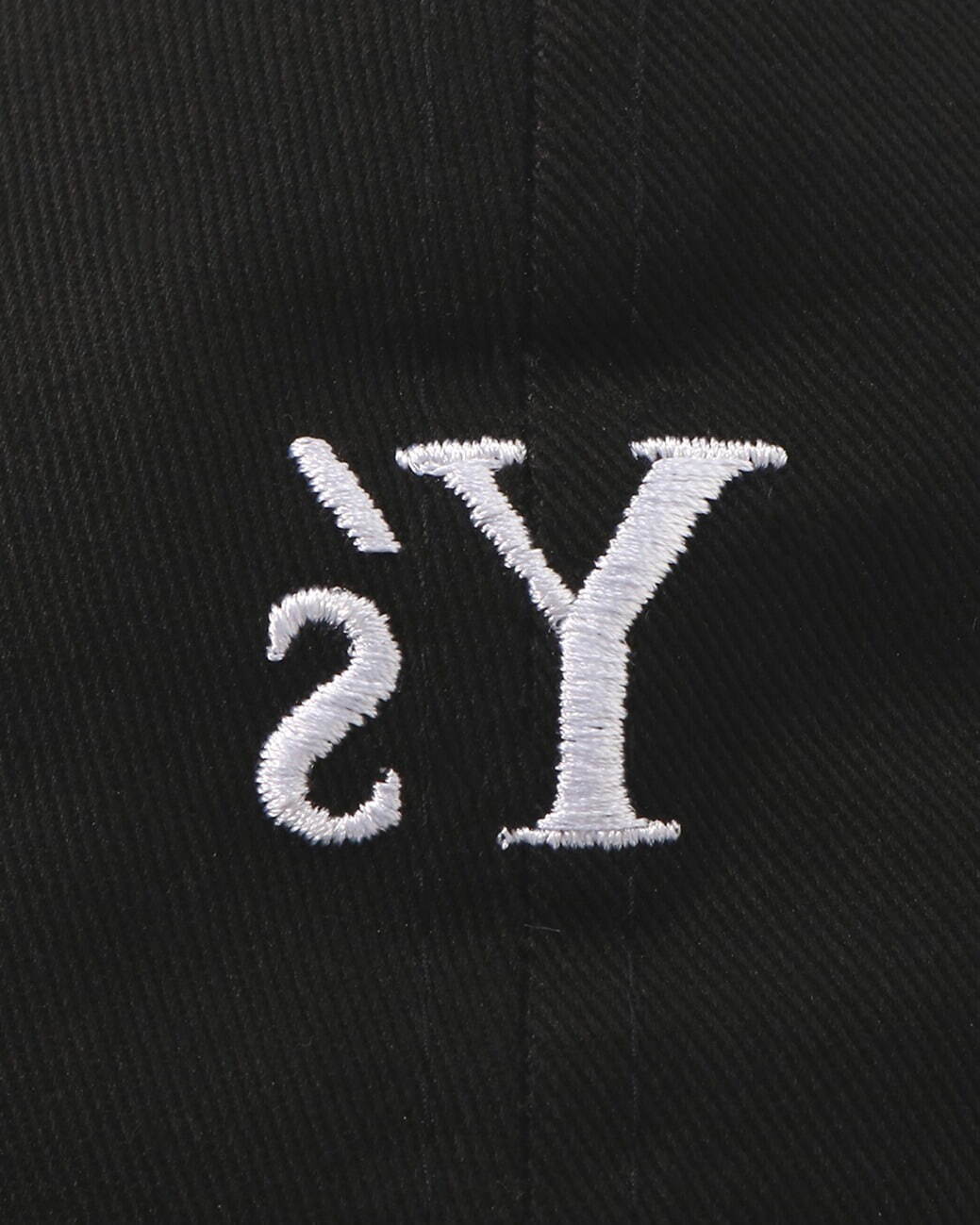 Y's×ニューエラのキャップ、白の反転ロゴを刺繍したモノトーンカラー - Y's表参道限定で｜写真4