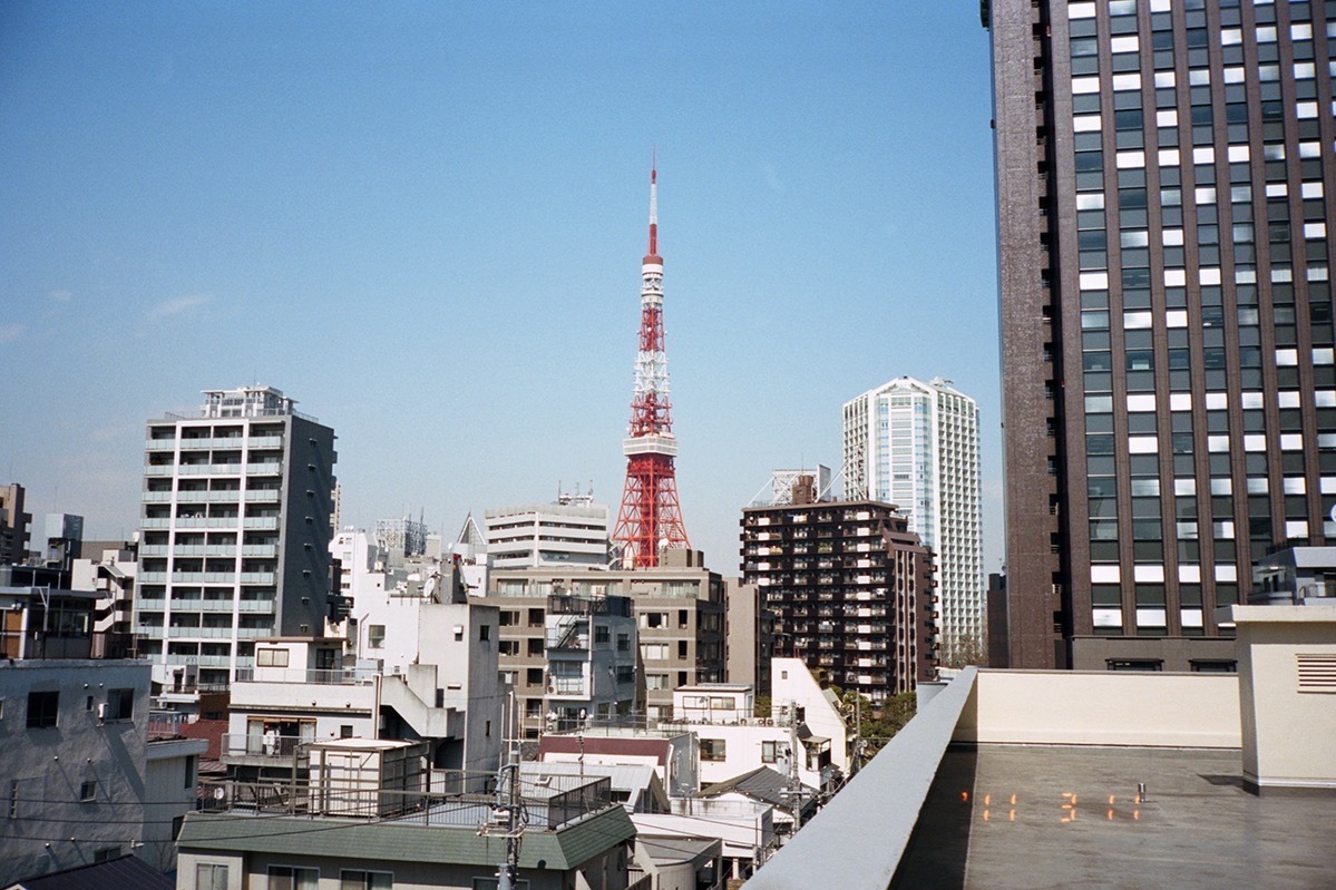 写真家・鷹野隆大、初の大規模個展が国立国際美術館で -「毎日写真」や 