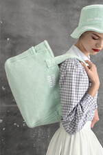 ミュウミュウ“フレンチマリン”着想の新作、パステル色のパイル地バッグや“マテラッセ”サンダル - ファッションプレス