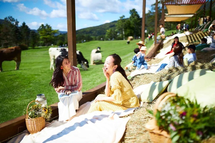 全長30メートル 巨大牧草ベッド 北海道 星野リゾート トマムで 日帰り客も無料で利用可 ファッションプレス