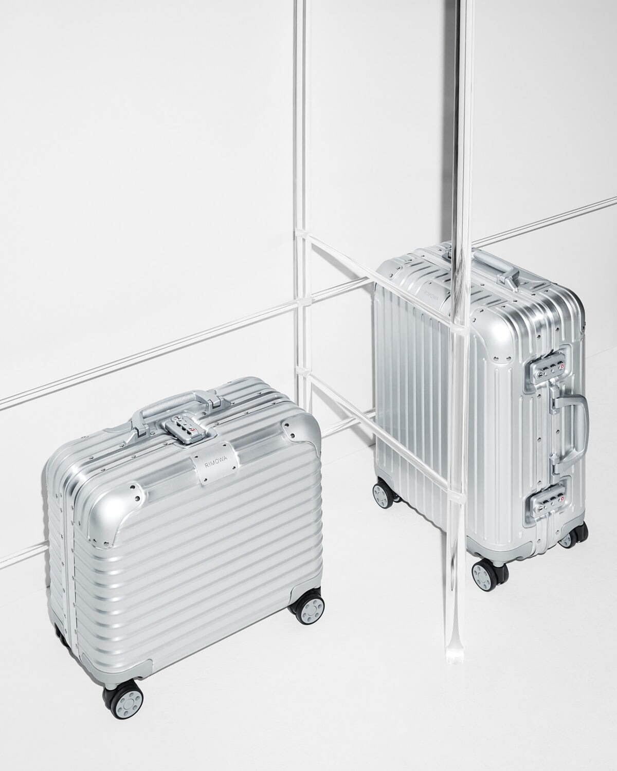 リモワの 小さめ スーツケース リモワ オリジナル コンパクト 最大16インチのノートpc収納可能 ファッションプレス