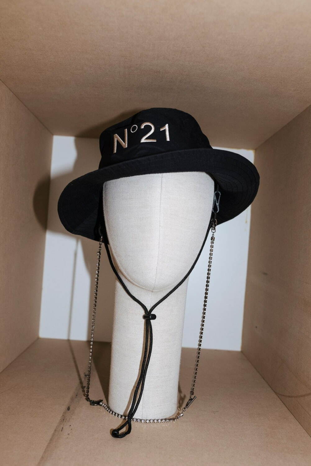 N21“クリアバッグ”付きハンドケアセット＆“ニューエラ”コラボキャップ、阪急うめだ本店で｜写真35