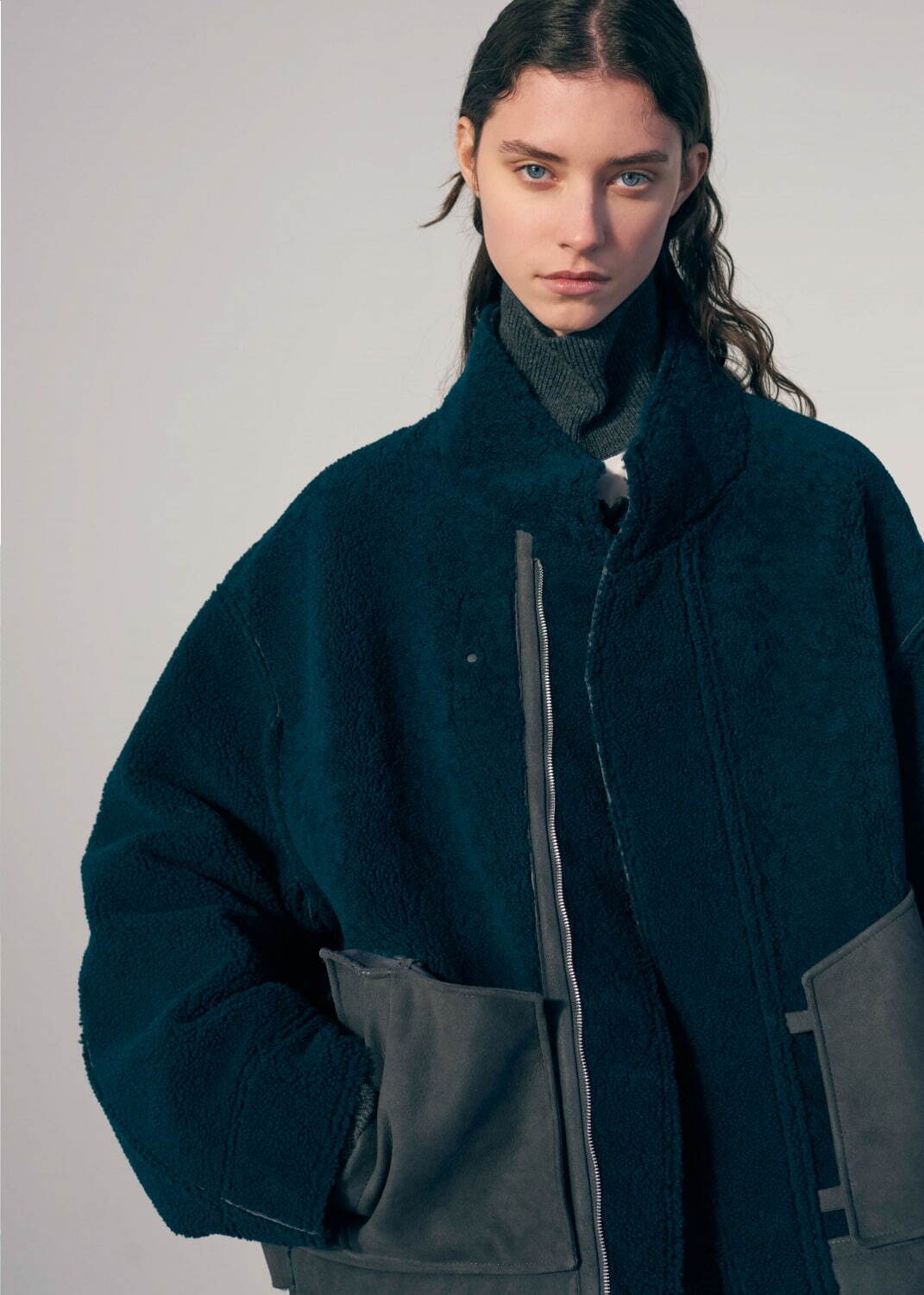 シュタイン 2021-22年秋冬コレクション、静けさに包まれた構築的な服