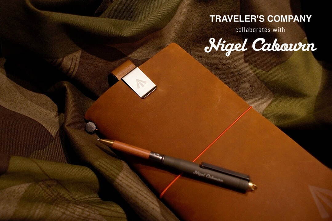 ナイジェル・ケーボン×トラベラーズカンパニーのノートセット、英国官給品の紋章を刻印したカバーなど - ファッションプレス