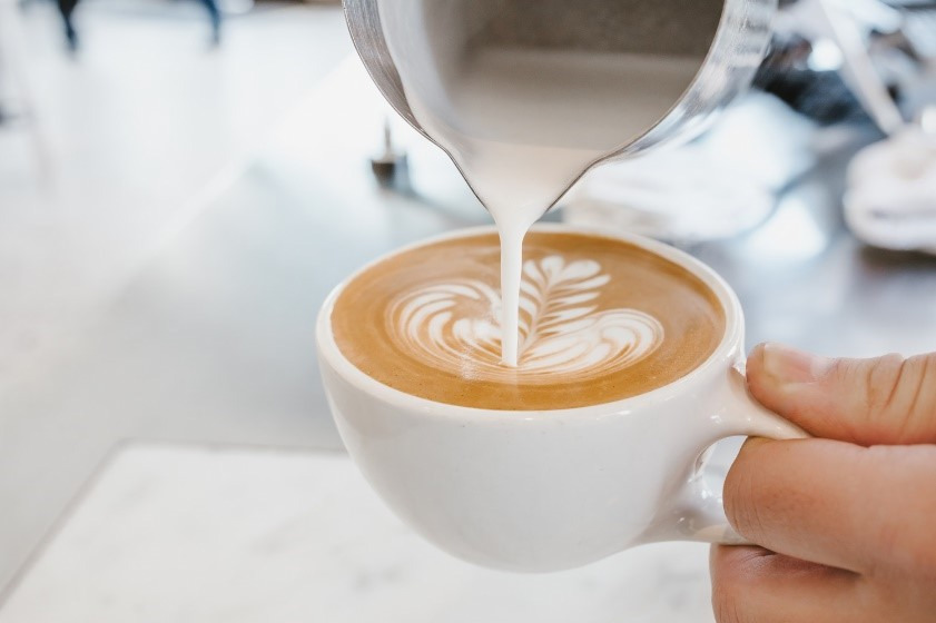 ブルーボトルコーヒー 大阪初 店舗が梅田茶屋町に コーヒー生地の滑らかティラミスやグラスなど限定発売 ファッションプレス