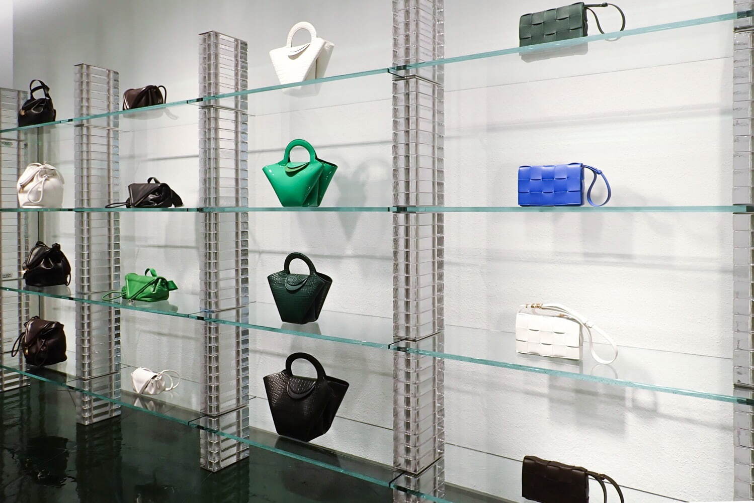 ボッテガ・ヴェネタ(BOTTEGA VENETA) ボッテガ・ヴェネタ 表参道フラッグシップ ザ・ポーチ｜写真22