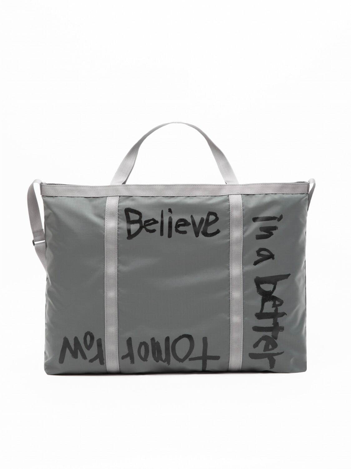 コム デ ギャルソンから“ポジティブなメッセージ”プリントの新作バッグ