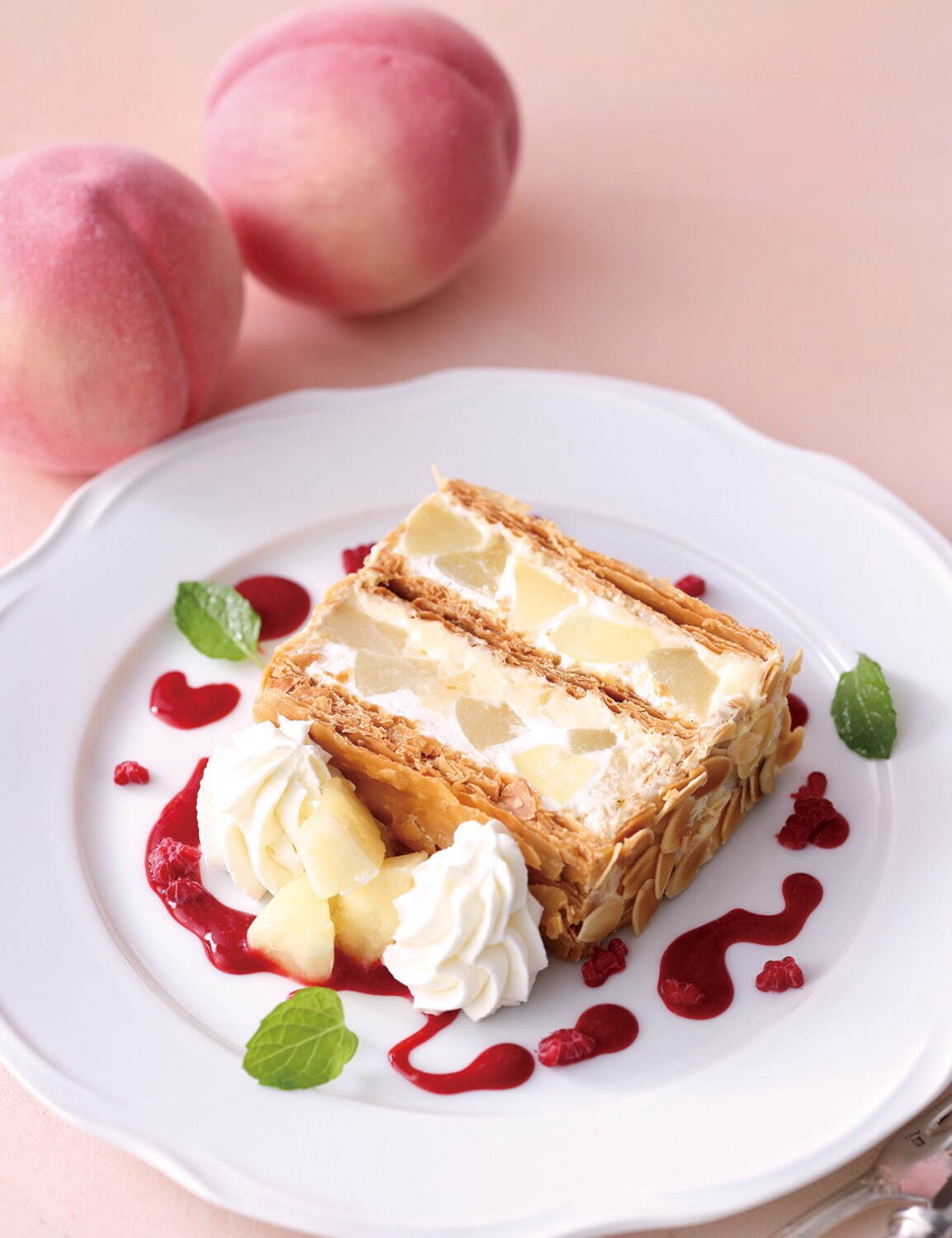 キハチ カフェ 白桃のパイ ジューシーピーチ さくさくパイ生地 白桃パフェやショートケーキも ファッションプレス