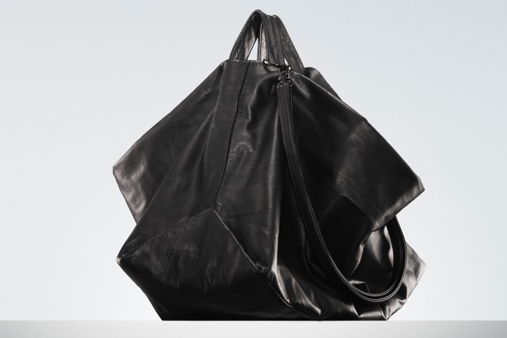ディスコード ヨウジヤマモトの新作バッグ、“チューリップ”のような形