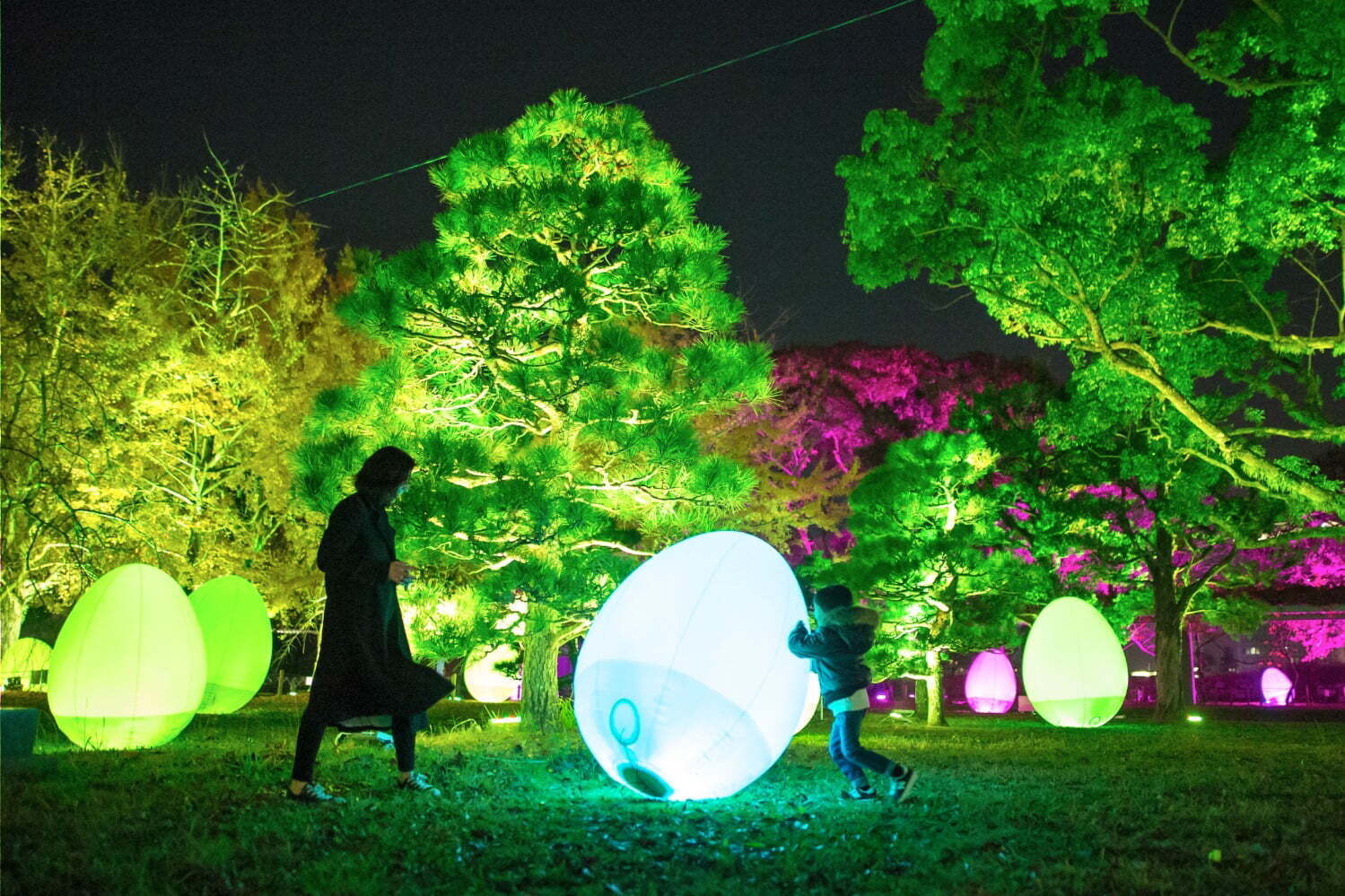 京都 東寺でチームラボ 光のアート イベント 人と光と音が連なる幻想的空間 ファッションプレス