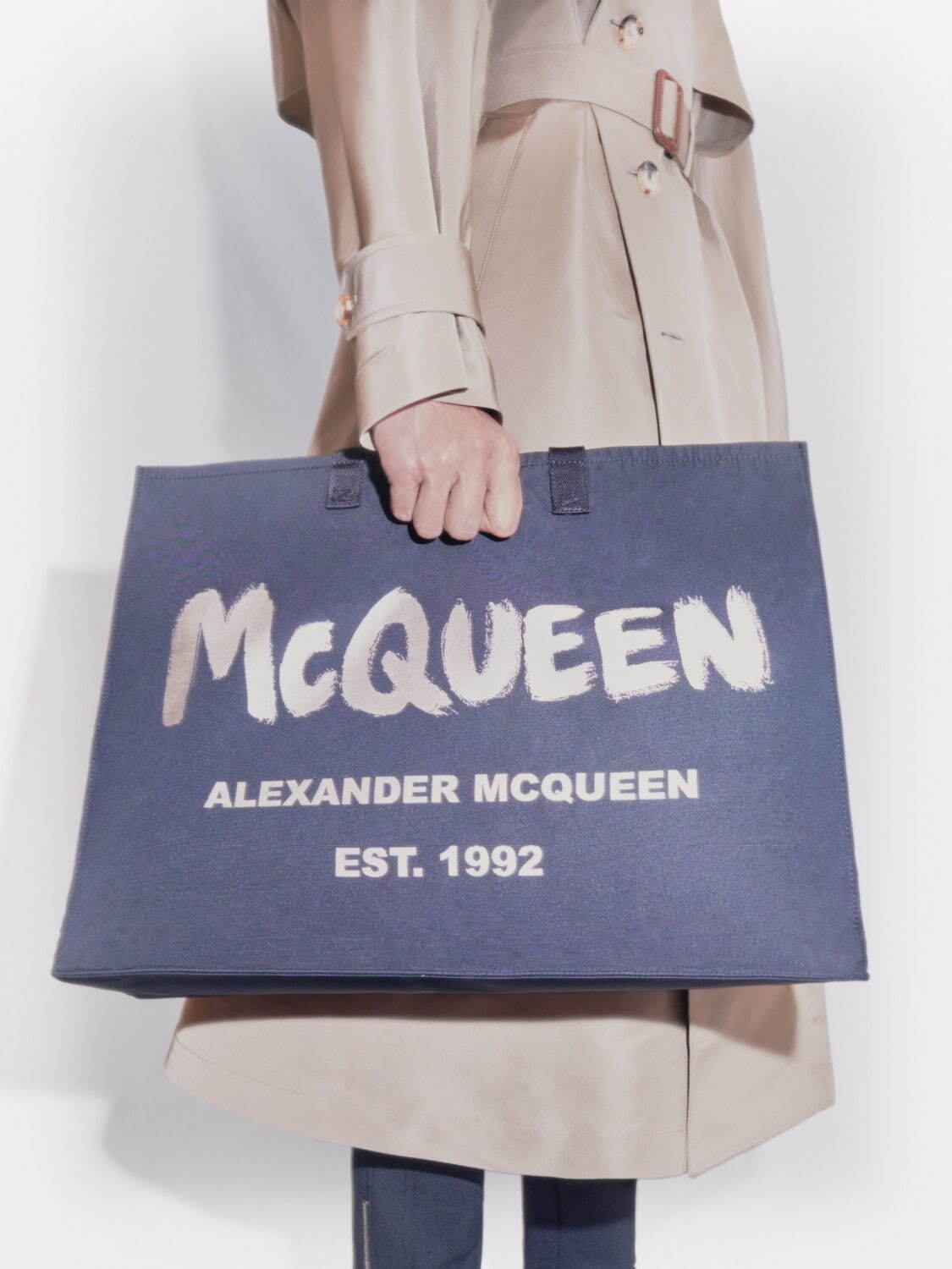 アレキサンダー・マックイーン「McQueen」グラフィティ入りウェア