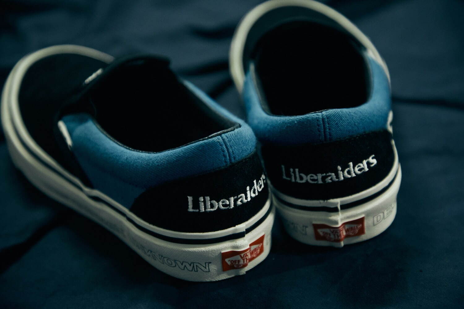 リベレイダース×VANS初のコラボスニーカー、“折鶴”刺繍のアッパーにロゴ入りクリアソール｜写真16