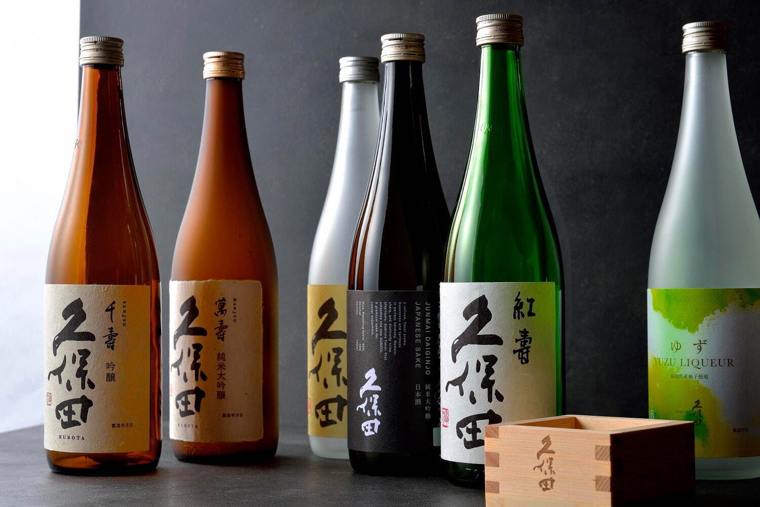 日本酒「久保田」の和アフタヌーンティーがホテル椿山荘東京で“萬寿”生チョコ＆“千寿”入り雲海ホイップ｜写真1