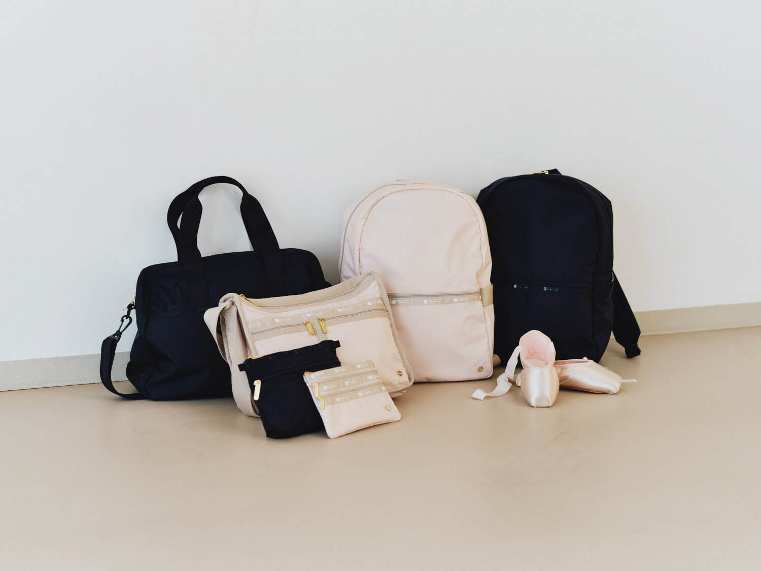 Carrier Backpack WP 22,000円、Harper Bag WP 19,800円、DLX Everyday Bag WP 19,250円
Cosmetic Clutch 3,960円、3 Zip Cosmetic 3,630円