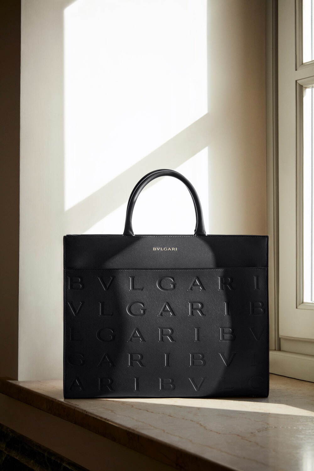 ブルガリ“ローマの建築物”に着想した新作レディースバッグ＆財布