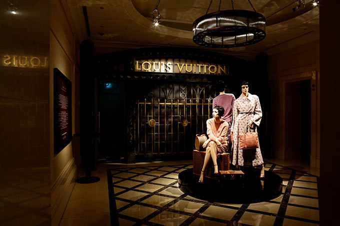 ケイト・モス来日、ルイ・ヴィトンの「時を超えるミューズたち」展 - 東京ステーションホテルで開催 | 写真
