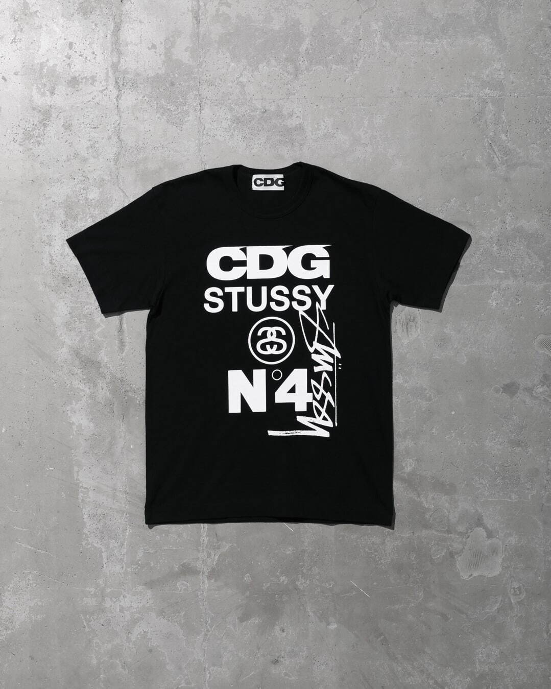 コム デ ギャルソンのCDG&ステューシー新作、ロゴ入り白黒Tシャツや ...
