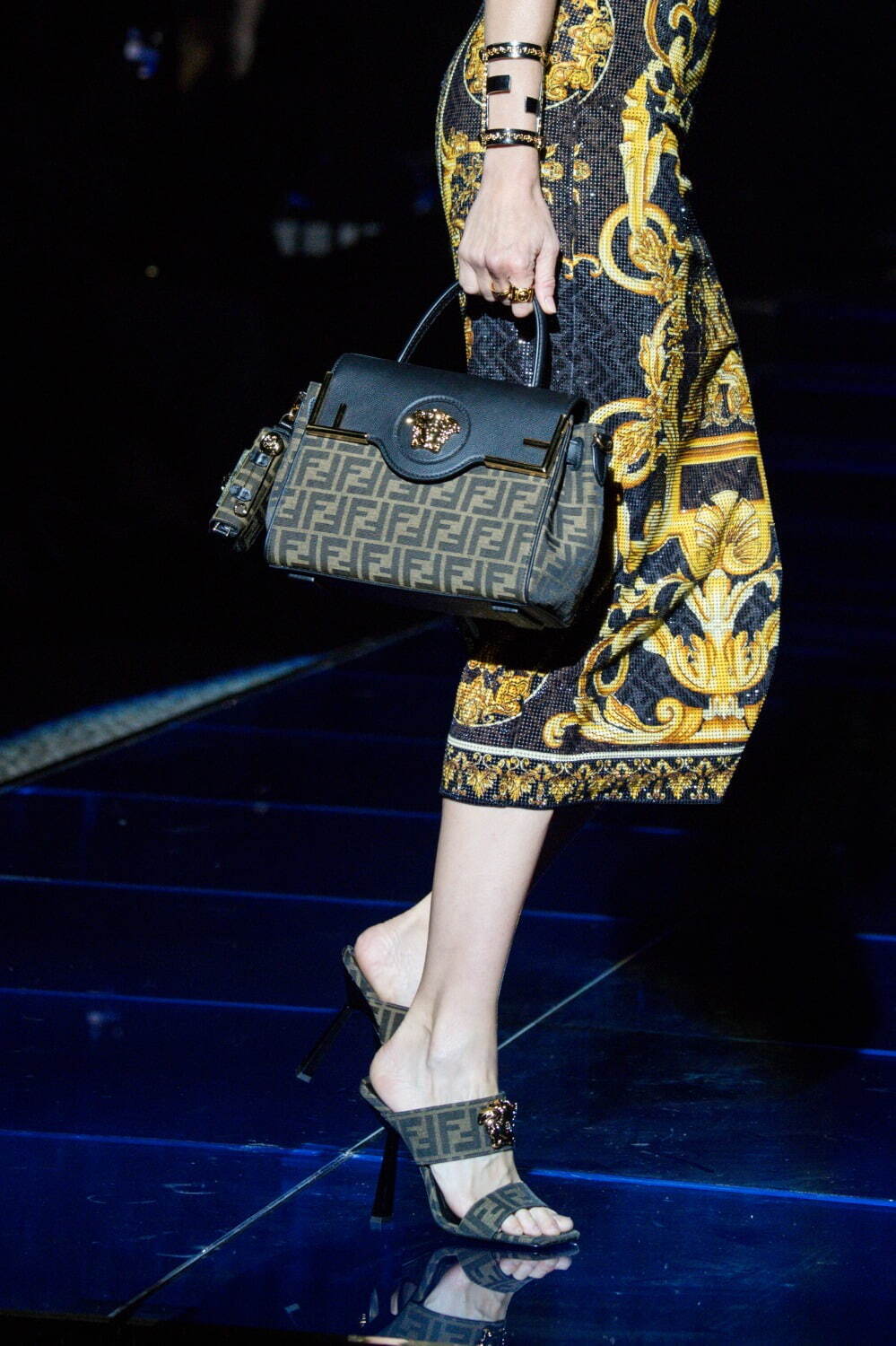 フェンディ(FENDI), ヴェルサーチェ(VERSACE) フェンダーチェ｜写真89