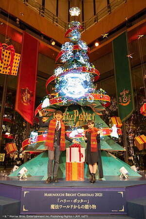 ハリー ポッター クリスマスツリーが丸の内に 映画の名シーン を再現したライティングショー ファッションプレス
