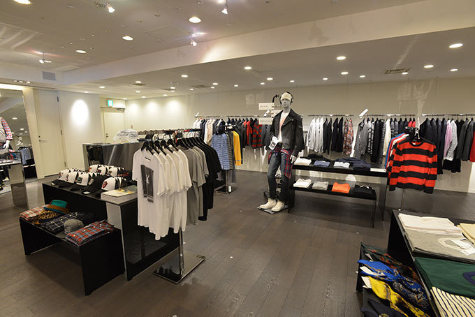 バーニーズ新宿店 メンズフロアをリニューアル ハイカジュアルブランドの展開拡大 ファッションプレス