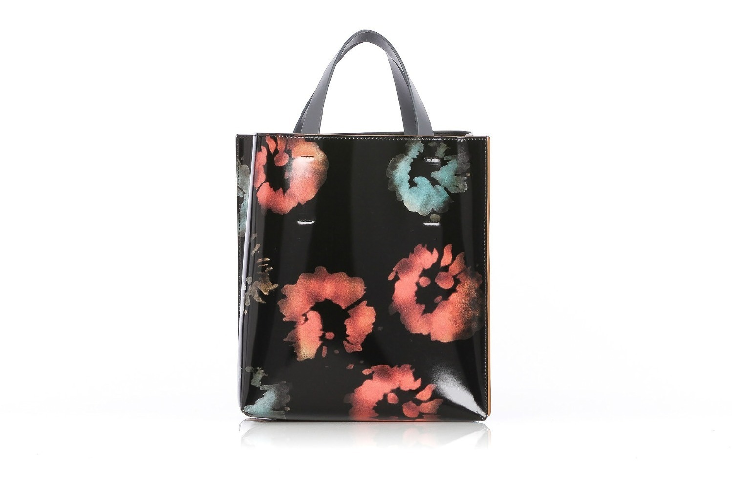 マルニの人気トート「ミュゼオ」バッグに花柄＆カラーブロックの新作