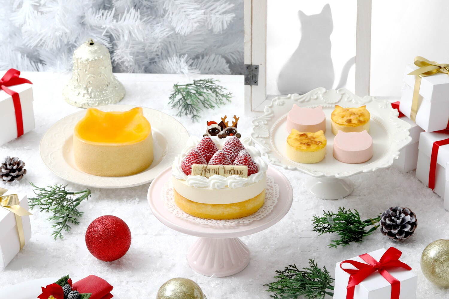 ねこねこチーズケーキ21年クリスマス 雪のようなクリームのせ2層仕立ての ネコ型 チーズケーキ ファッションプレス