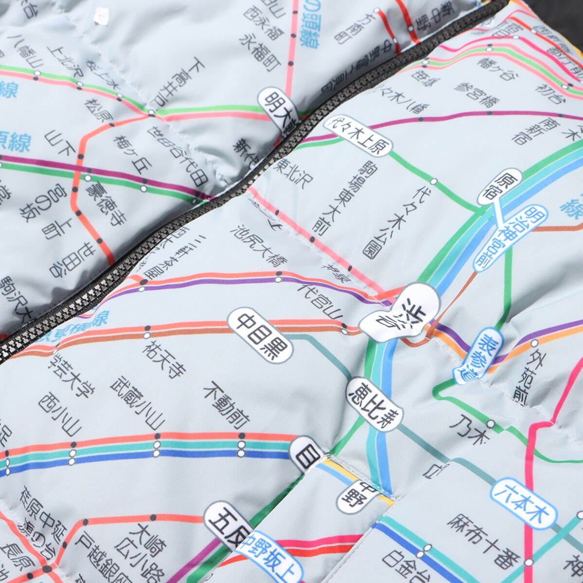 ファーストダウン×アトモス、東京＆NYの地下鉄路線図柄ダウン