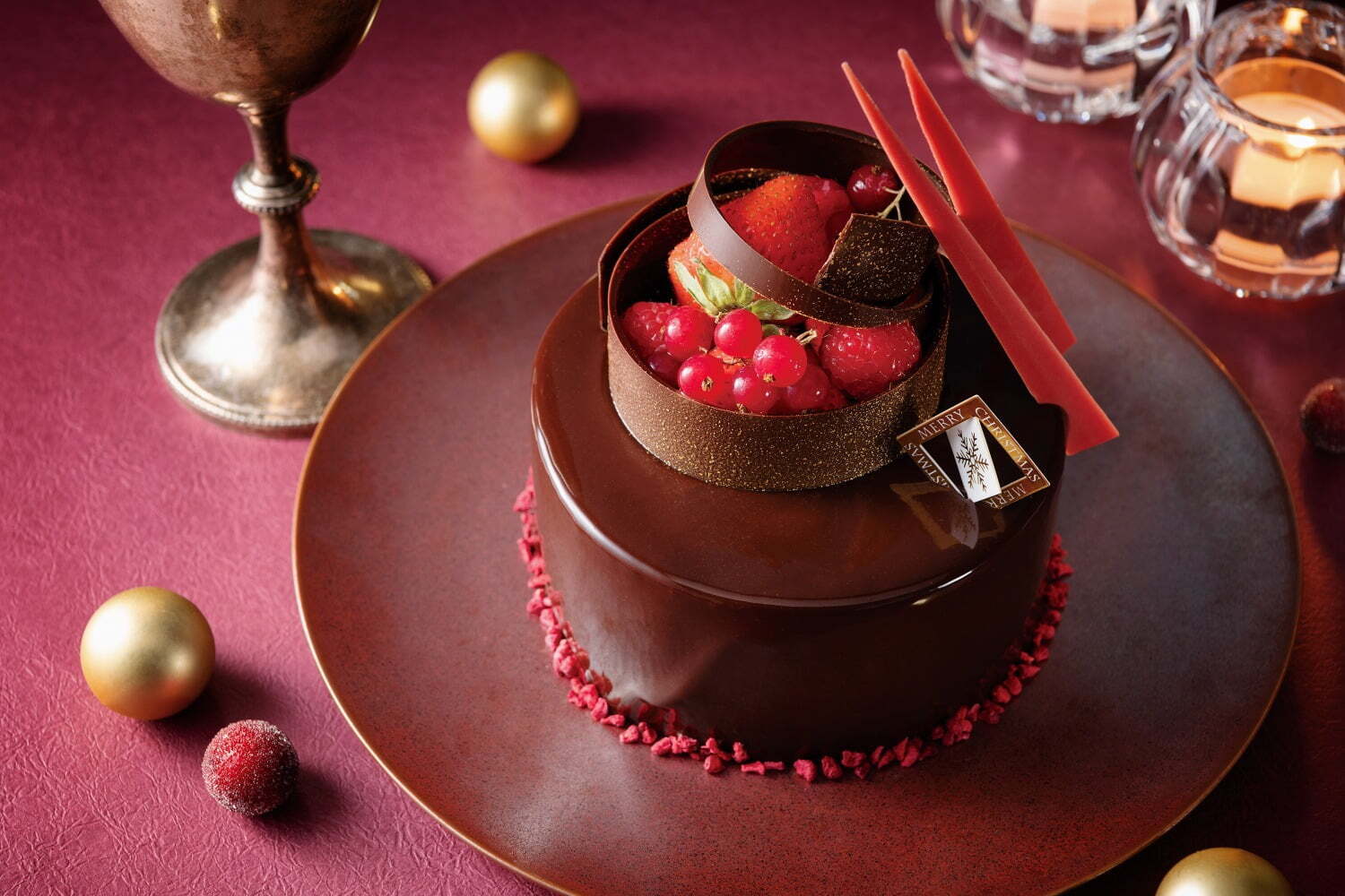 ヴィタメールの21年クリスマスケーキ ショコラボックス をのせたチョコレートケーキなど ファッションプレス
