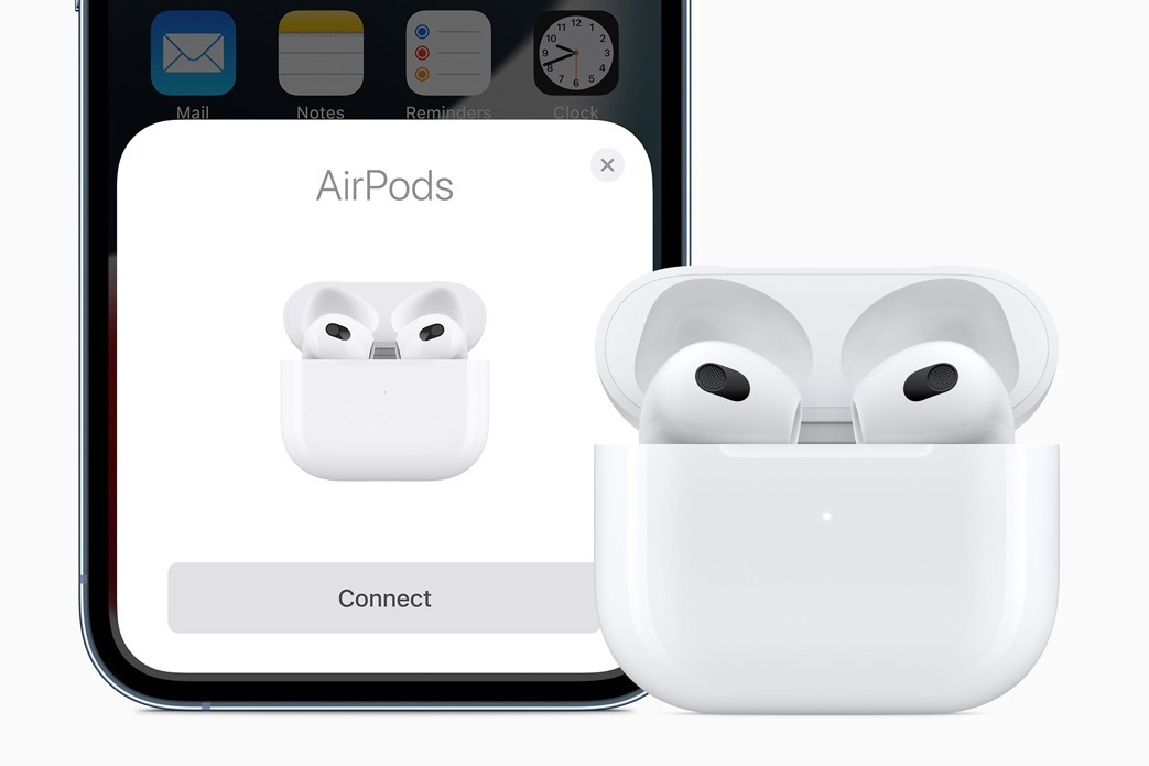 アップルの第3世代「AirPods」空間オーディオ対応、新デザインで