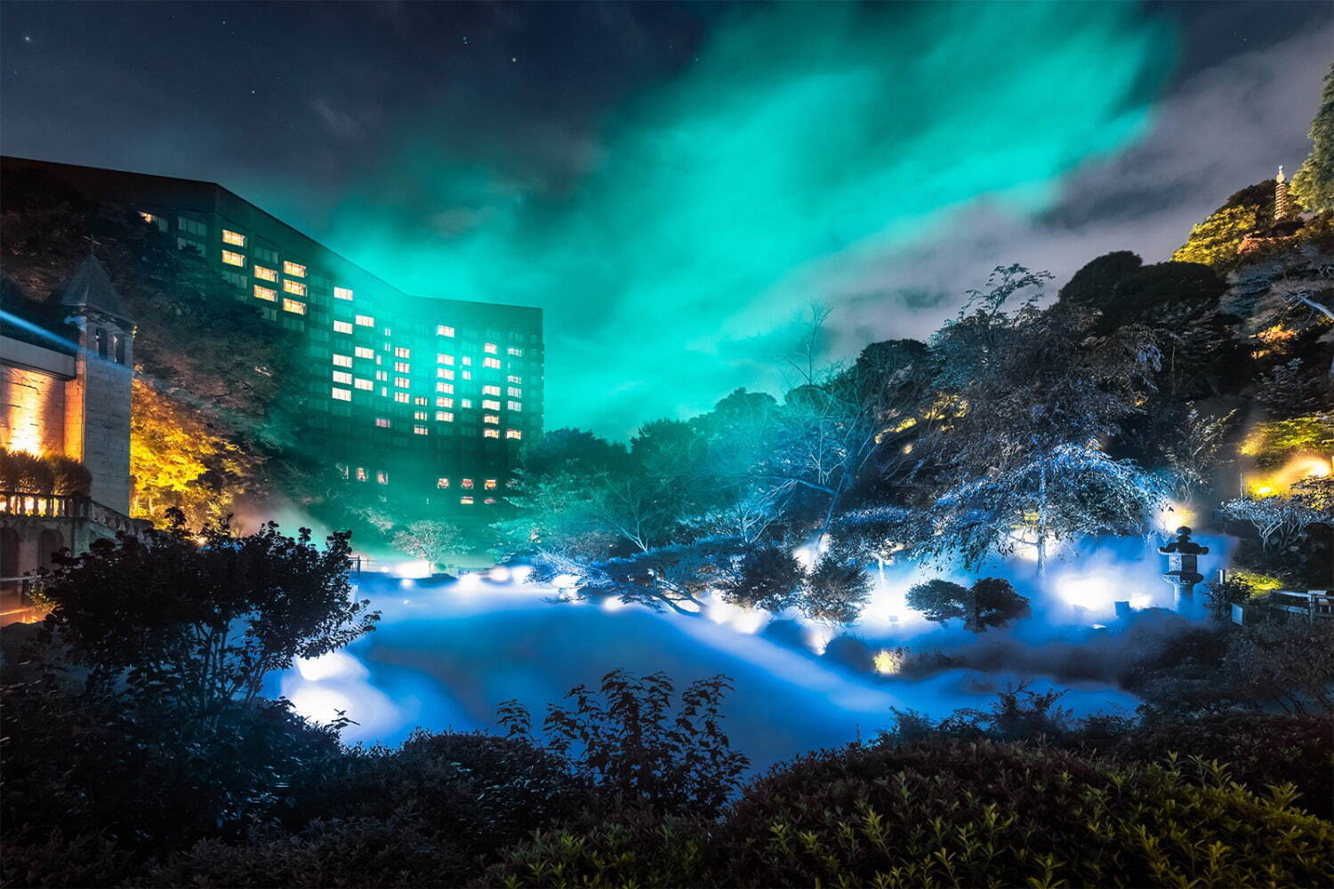 ホテル椿山荘東京 森のオーロラ 冬の 光の絶景 を庭園で オーロラ独り占めプランやハイティーも ファッションプレス